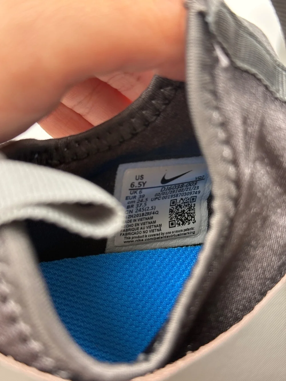 Nike lightweight slip